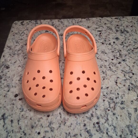 Crocs Women's Classic Platform Clog Papaya Peach Orange Size 8 - Picture 3 of 5